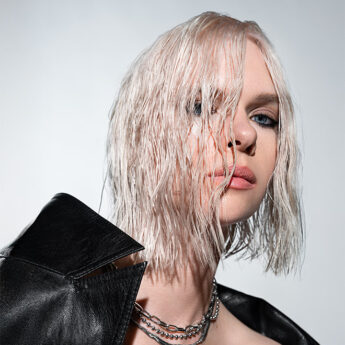 Female model with HydraGloss Level 10 Pearl 10P Hair
