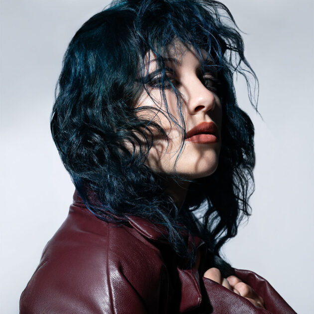 ChromaSilk VIVIDS Original Tempted Featured Female Model Image