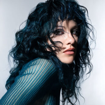 ChromaSilk VIVIDS Original Tempted Featured Female Model Image