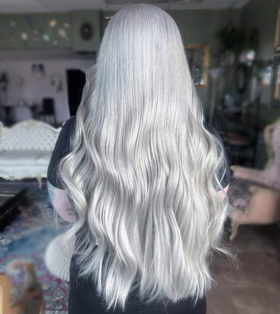 Platinum Blonde Mane, image by @amandakay.hair on Instagram